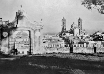 IN MEMORIAM / DESDE DENTRO DEL ATRIO