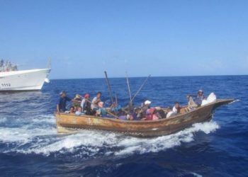 Guardia Costera de EU rescata a 19 cubanos que naufragaron en Florida