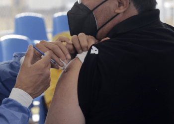 Exhortan a no minimizar afectación de Ómicron