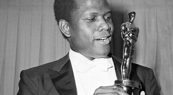 Muere Sidney Poitier, primer actor afroamericano en ganar un Oscar