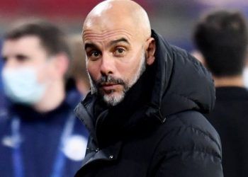 Pep Guardiola, DT del Manchester City, otro más contagiado de COVID-19