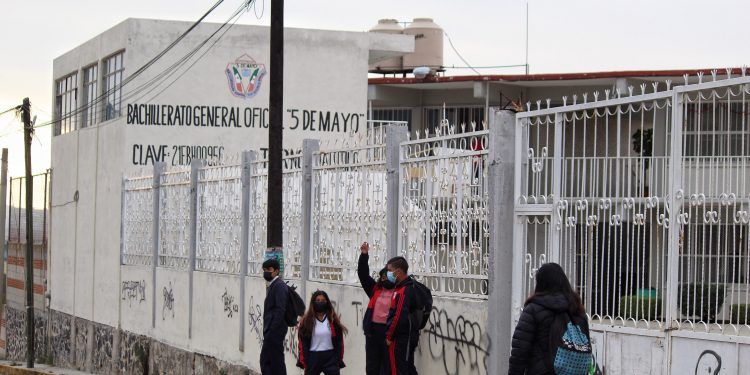 Afluencia moderada de alumnos en el regreso a clases tras vacaciones decembrinas