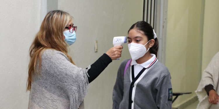 Más de 1.6 millones de estudiantes poblanos regresan a clases este lunes en modelo híbrido