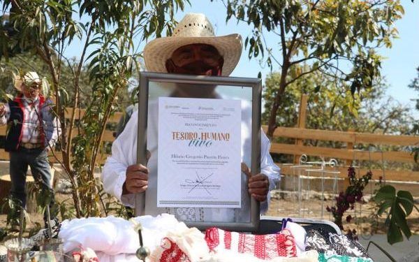 Secretaría de Cultura reconoce a pareja de poblanos como Tesoros Vivos