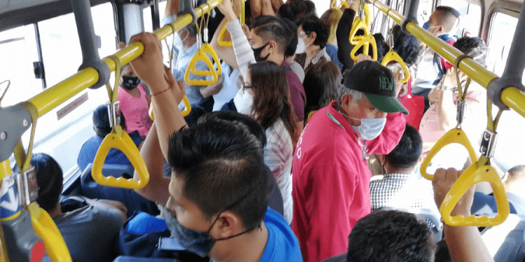 Temen usuarios contagiarse en transporte público