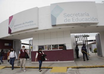 Anuncian logística para la aplicación del refuerzo en docentes de Puebla