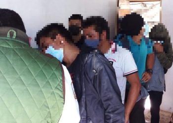 Agentes hallan a 65 migrantes en casa de seguridad en Tepanco de López 