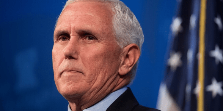 Pence ataca a Trump en público por primera vez: “Yo no podía anular la elección”