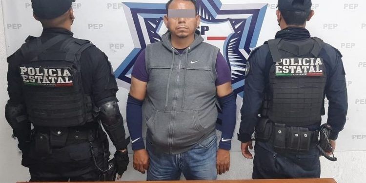 Detienen estatales a presunto huachicolero en San Pedro Cholula 