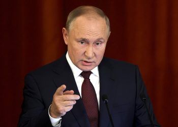 “Operación militar” sobre Ucrania en curso, asegura Putin