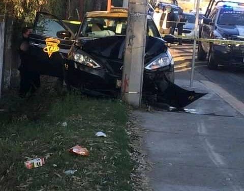 Sexagenario sufre paro cardíaco y choca con un poste en Cholula  