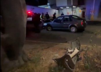 Automóvil impacta a patrulla municipal en la colonia Anzures 