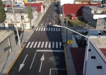 Eduardo Rivera entrega pavimentación de la calle Colorines en Santa Catarina Coatepec
