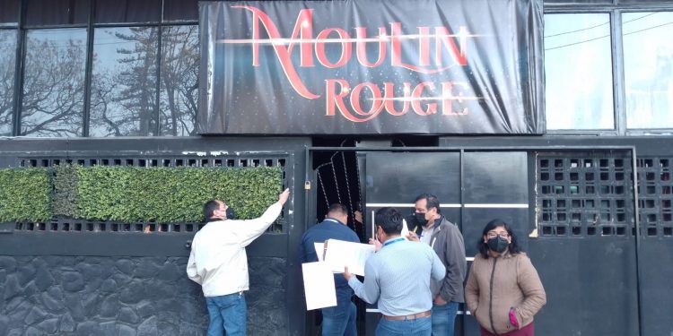 Clausuran restaurante bar por infringir horario de funcionamiento en La Paz