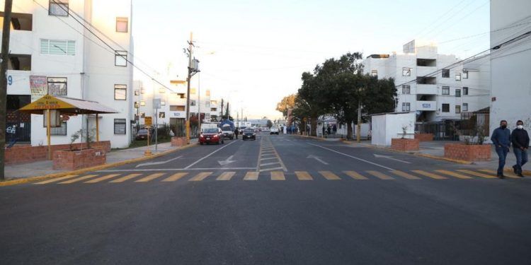 Entrega Eduardo Rivera rehabilitación de la calle 102 Poniente, en Villa Frontera