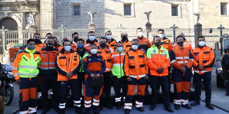 Ayuntamiento de Puebla reconoce labor de rescatistas urbanos de Protección Civil