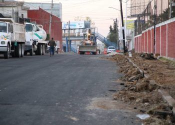 Eduardo Rivera supervisa trabajos de rehabilitación de la calle 55 Sur