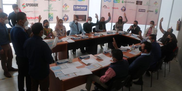 Instituto Municipal del Deporte elige a 53 poblanos para recibir becas deportivas