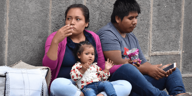 Coneval: brecha salarial afecta a mujeres e indígenas