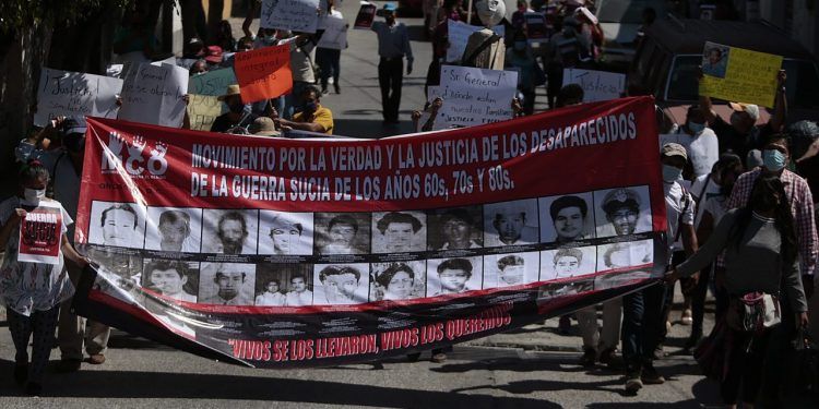 Familias de desaparecidos protestan en Guerrero 