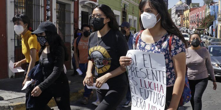 Feministas exigen la localización de mujeres desaparecidas en Puebla