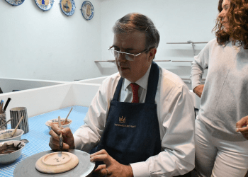Un presidenciable (Ebrard) se placea (de nuevo) en Puebla