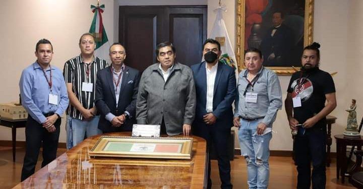 Miguel Barbosa se reúne con líderes de porras y directivos del Club Puebla 