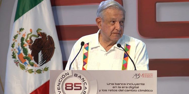 AMLO se disculpa por albazo a Banxico; reitera respeto a autonomía