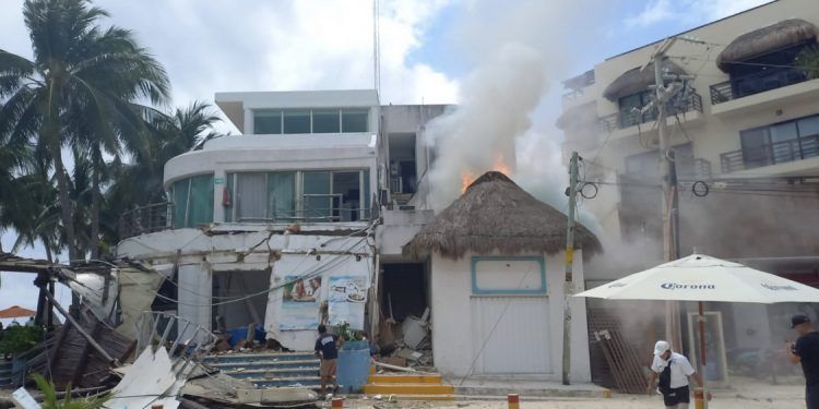 Dos muertos y siete heridos deja explosión de tanque de gas en restaurante de Quintana Roo