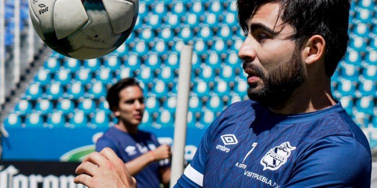 Aguilar y Escoto se preparan para regresar a las canchas con el Club Puebla 