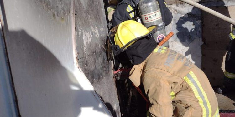 Controlan incendio en bodega de Plaza Loreto 