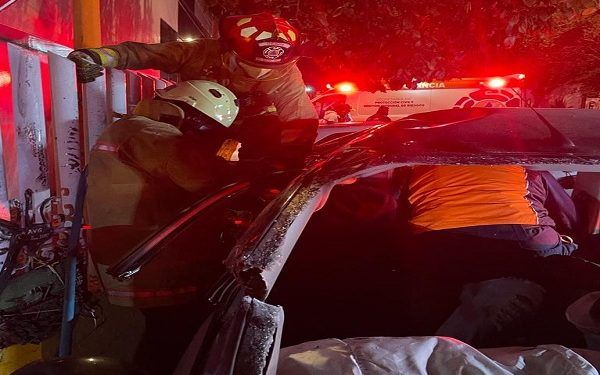 Dos muertos deja una colisión entre vehículos en Puebla
