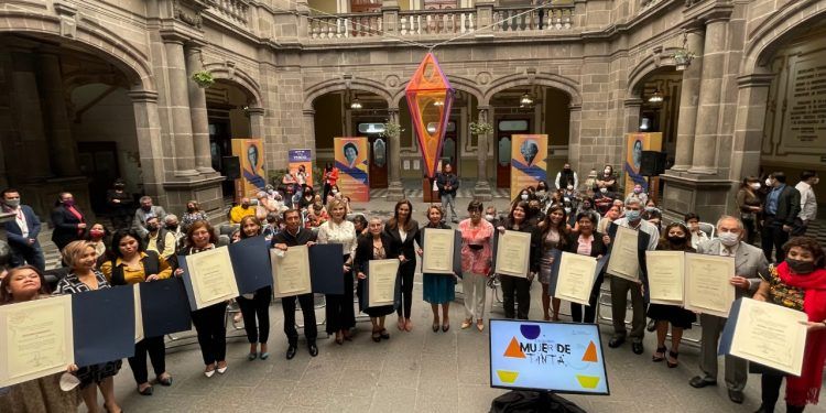 Reconoce Ayuntamiento de Puebla a trabajadores del archivo municipal