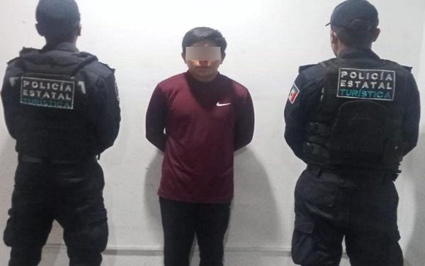 Detienen a sujeto que grababa a mujeres en baños del Parque del Arte