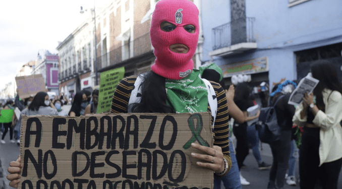 Espera Miguel Barbosa definición legislativa en el tema del aborto