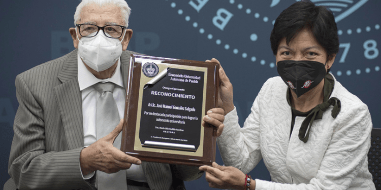 Reconocen a impulsor de la autonomía de la BUAP