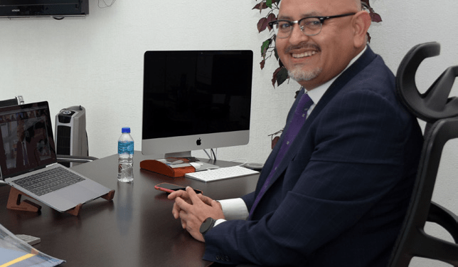 Otorgan premio a director de Bibliotecas de la BUAP