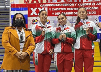 Karateca poblana, vital en plata para México