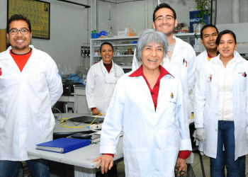 Posgraduadas mamás, orgullo para científica