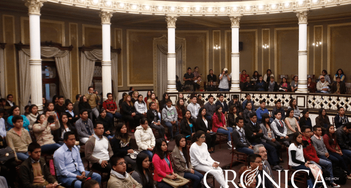 Avalan derogar delito de ultraje a la autoridad