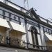 Cubren con tablones ventanas y accesos del Congreso de Puebla ante manifestaciones del 8M