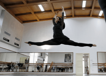 Asilan a bailarines de Ucrania en la Ópera Nacional rumana