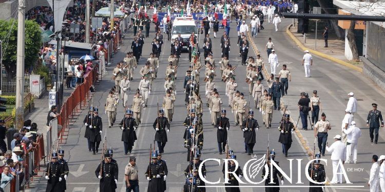 Equipo de AMLO definirá ruta del desfile del 5 de Mayo