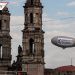 Dirigible vuela sobre CDMX para recordar cifra de feminicidios en México