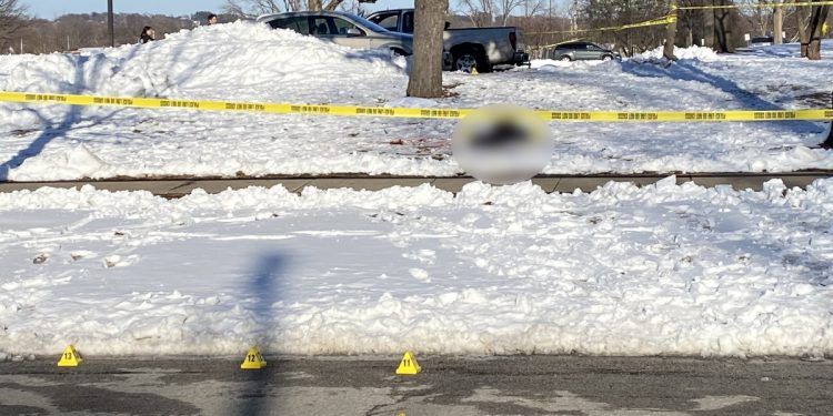 Tiroteo afuera de secundaria de Iowa, EE.UU deja un estudiante muerto 