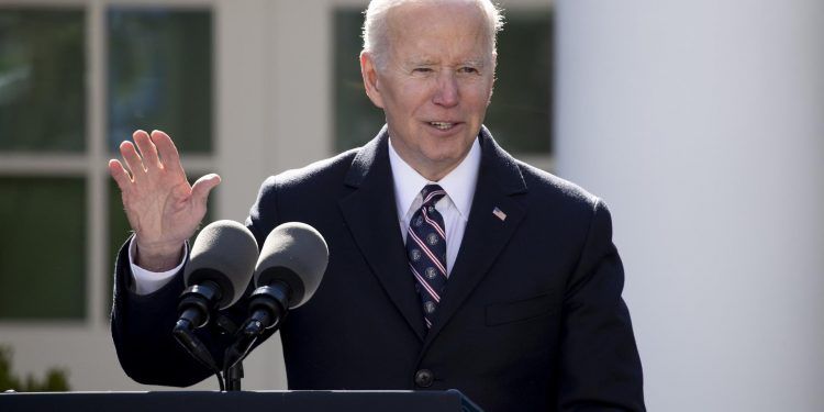 Biden informa a Zelenski que EE.UU. dará 500 millones más de ayuda a Ucrania