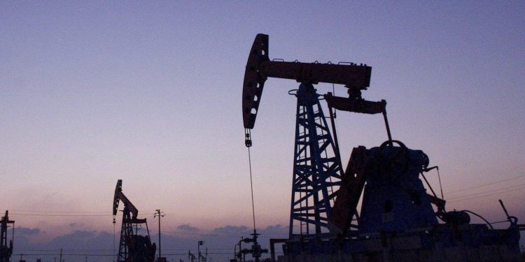 Biden liberará un millón de barriles de petróleo al día por guerra en Ucrania