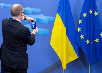 Aprueba Unión Europea 500 mde de financiamiento militar para Ucrania