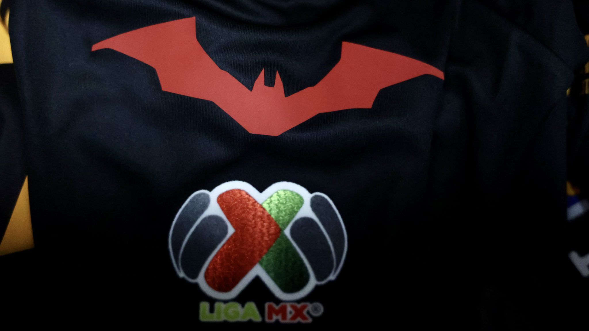 Tigres colabora con Warner Bros. y muestra camiseta con logo de The Batman