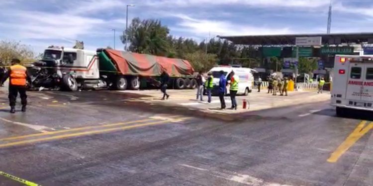 Accidente en Autopista Guadalajara-Tepic deja un menor muerto y siete heridos 